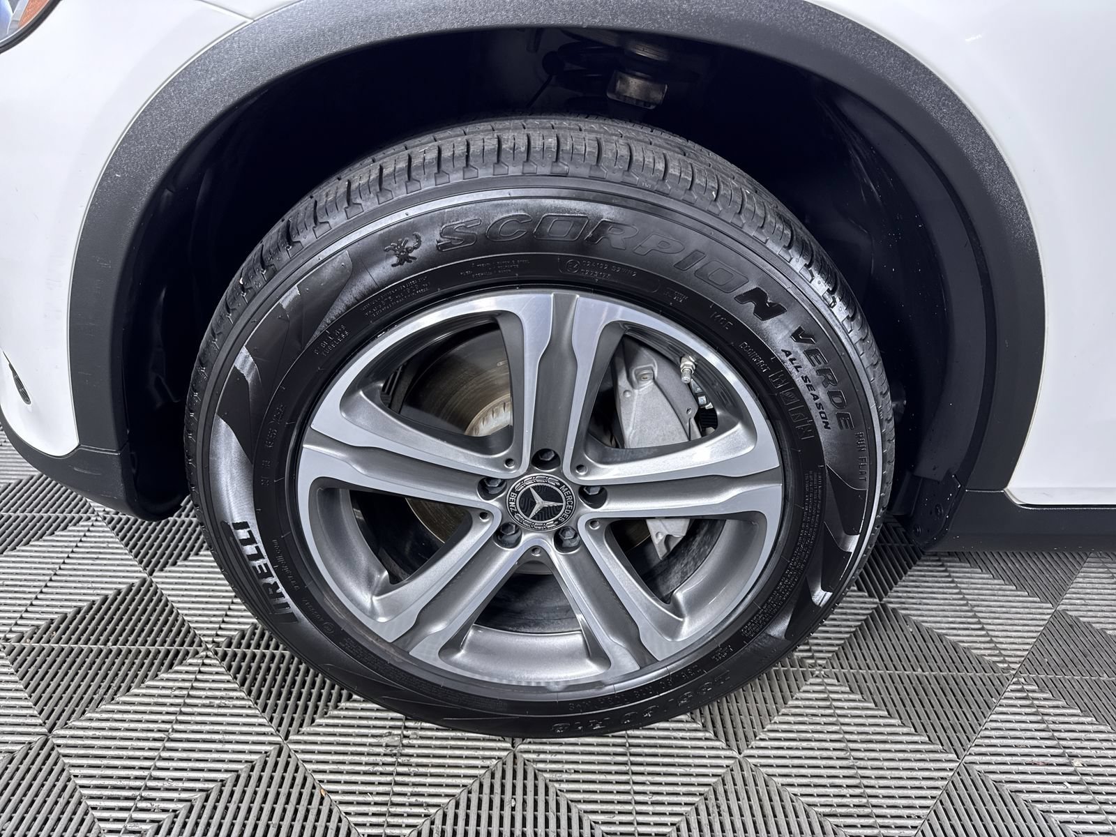 Used 2019 Polar White Mercedes-Benz GLC 300 image 27