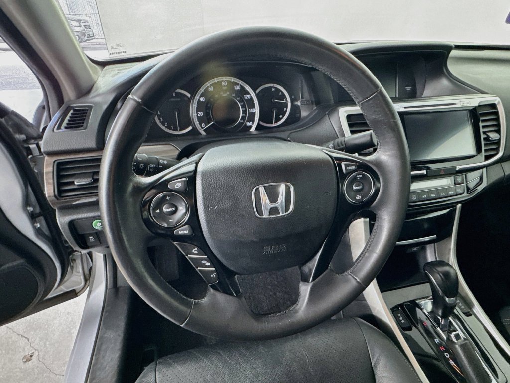 Used 2016 Silver Honda EX-L image 12