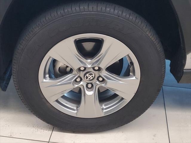 Certified Used 2023 SILVER SKY METALLIC Toyota  image 4