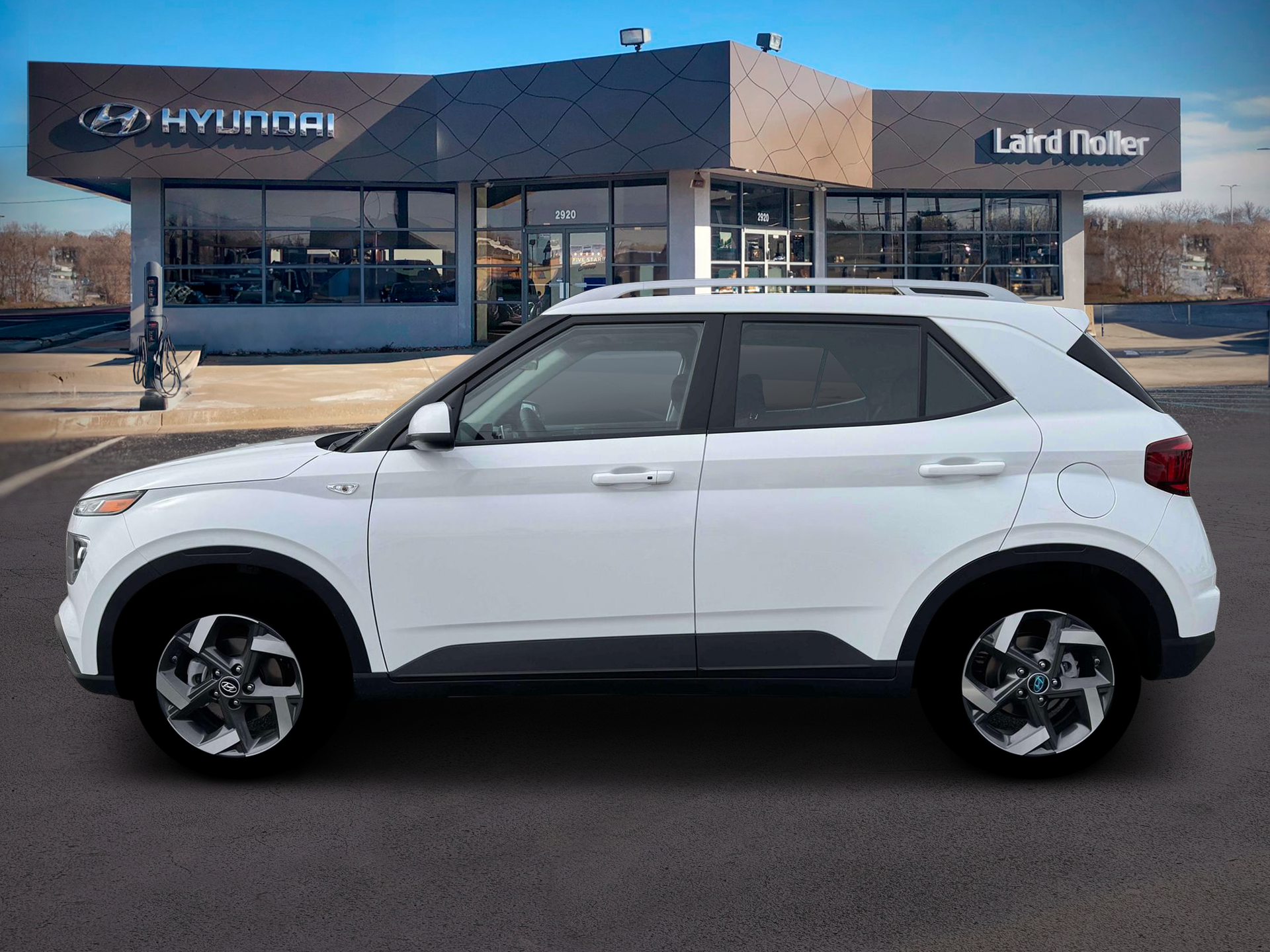 View vehicle photo 3