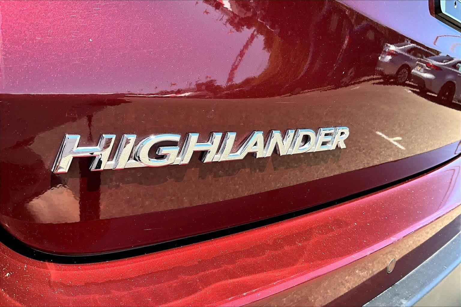 Used 2017 Ooh La La Rouge Mica Toyota Hybrid Limited Platinum image 30