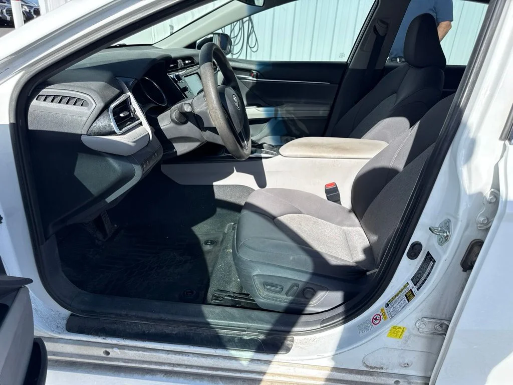Used 2018 Super White Toyota LE image 13