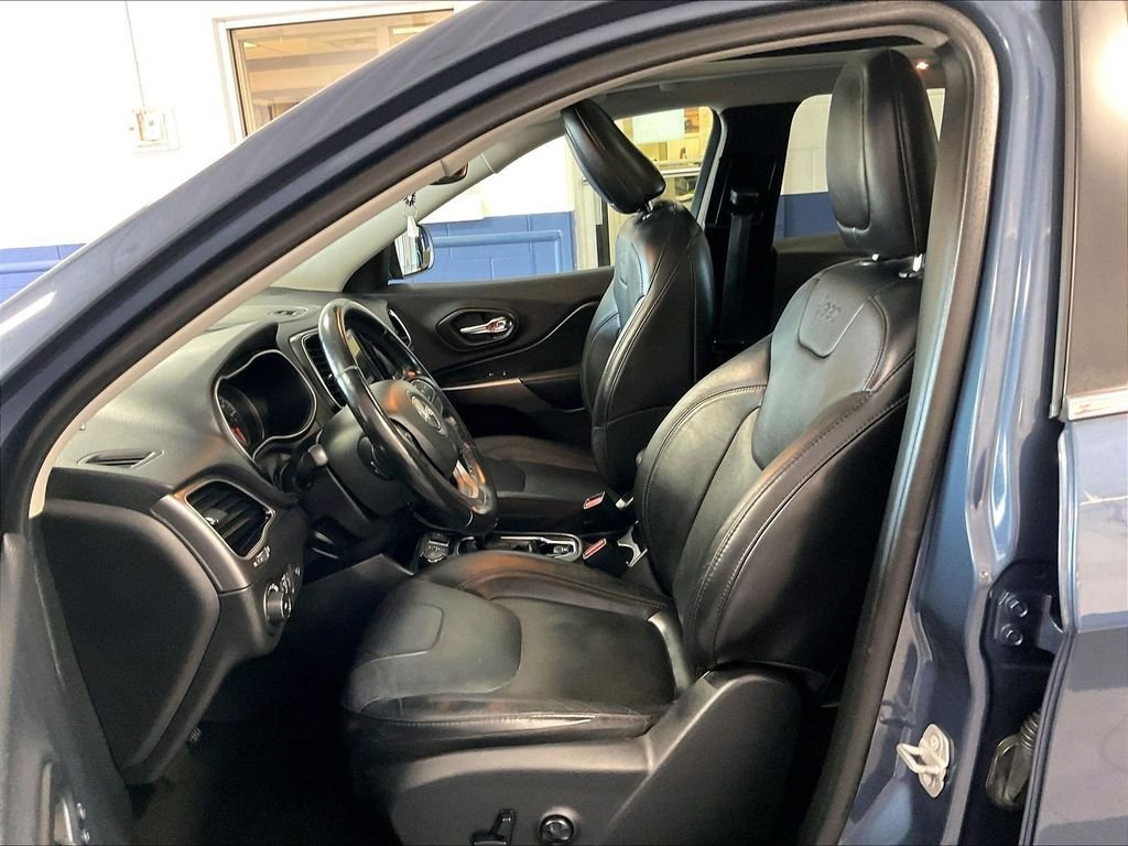 Used 2020 Blue Jeep Limited image 10