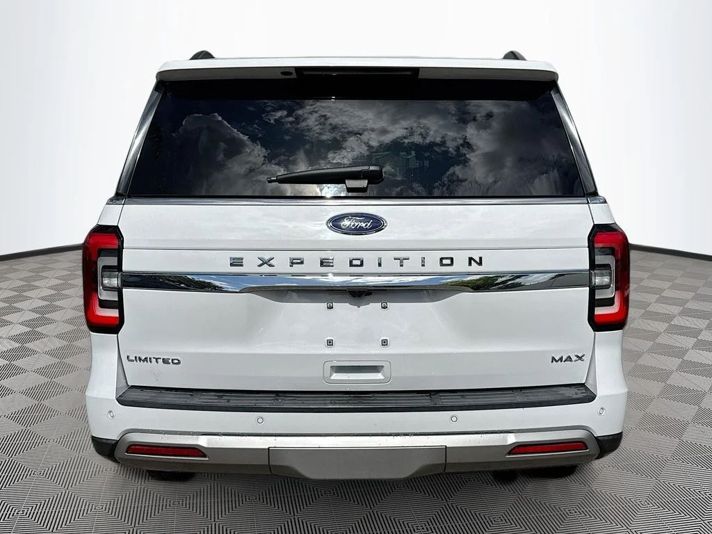 Used 2022 White Ford Limited image 7