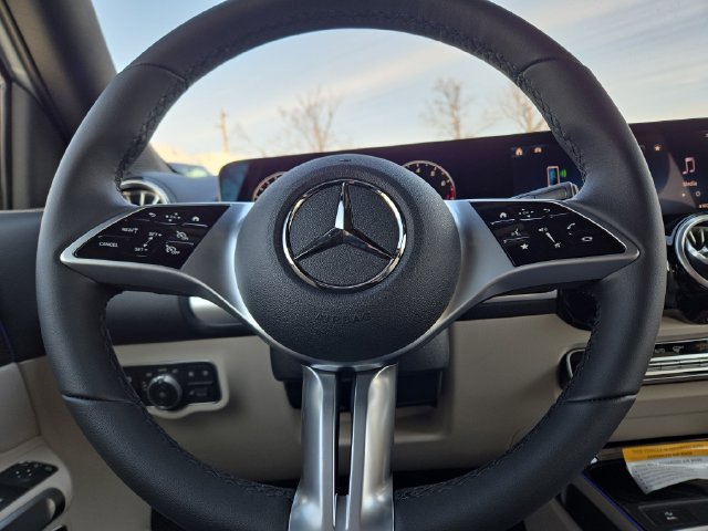 New 2026 Polar White Mercedes-Benz GLB250 image 18