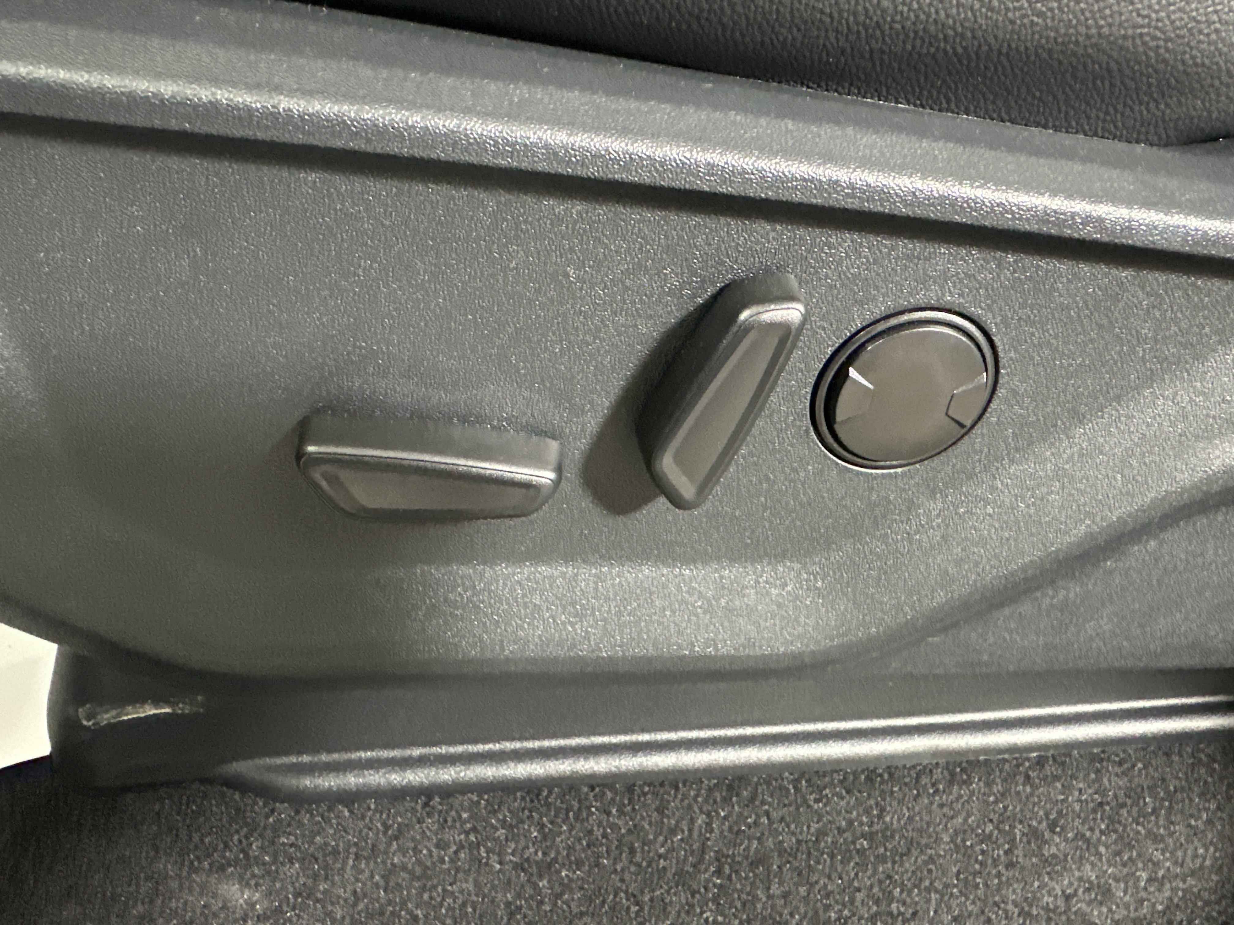 New 2026 AGATE BLACK MET Ford LARIAT image 10