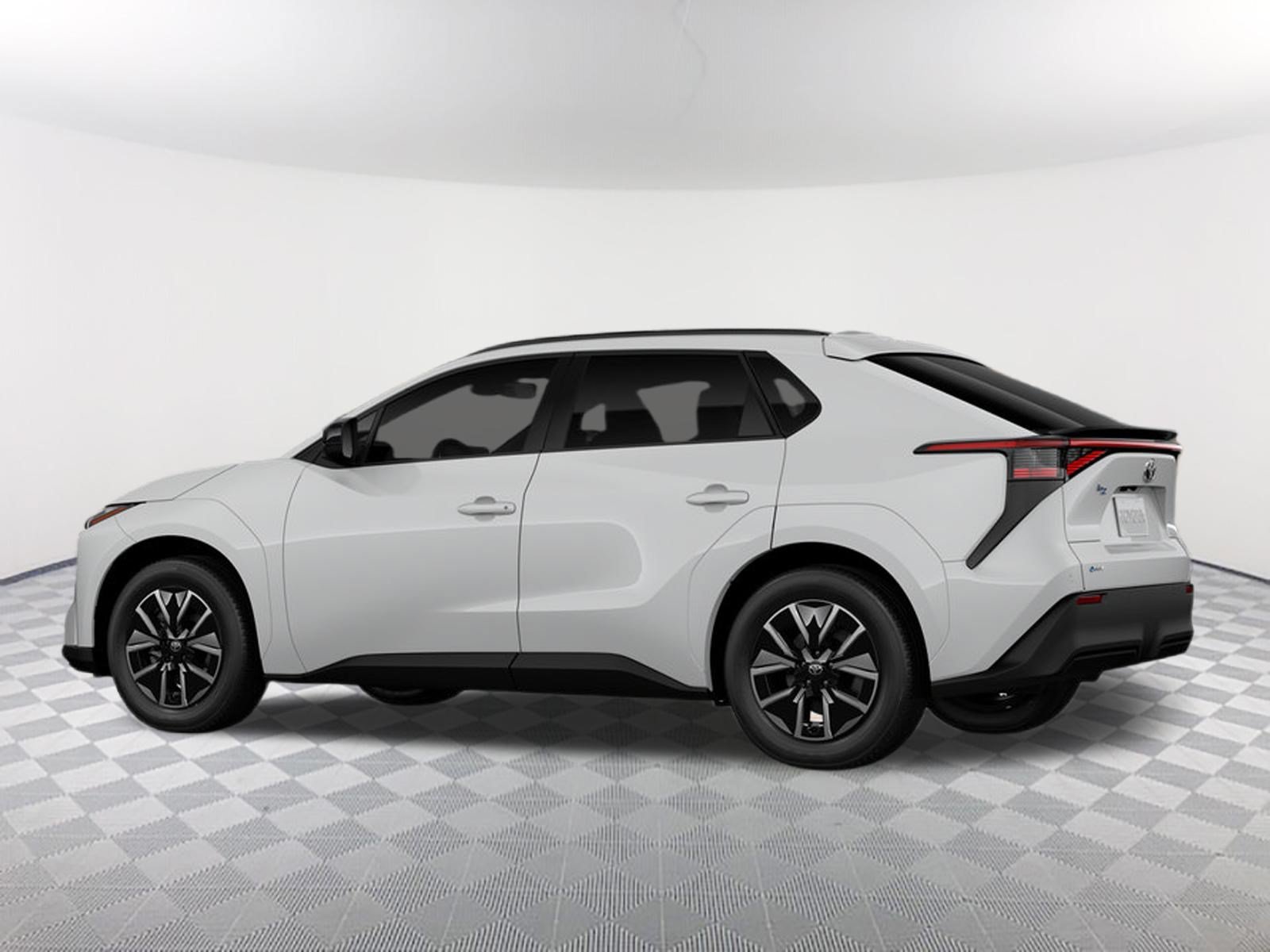 New 2026 Wind Chill Pearl Toyota XLE image 5