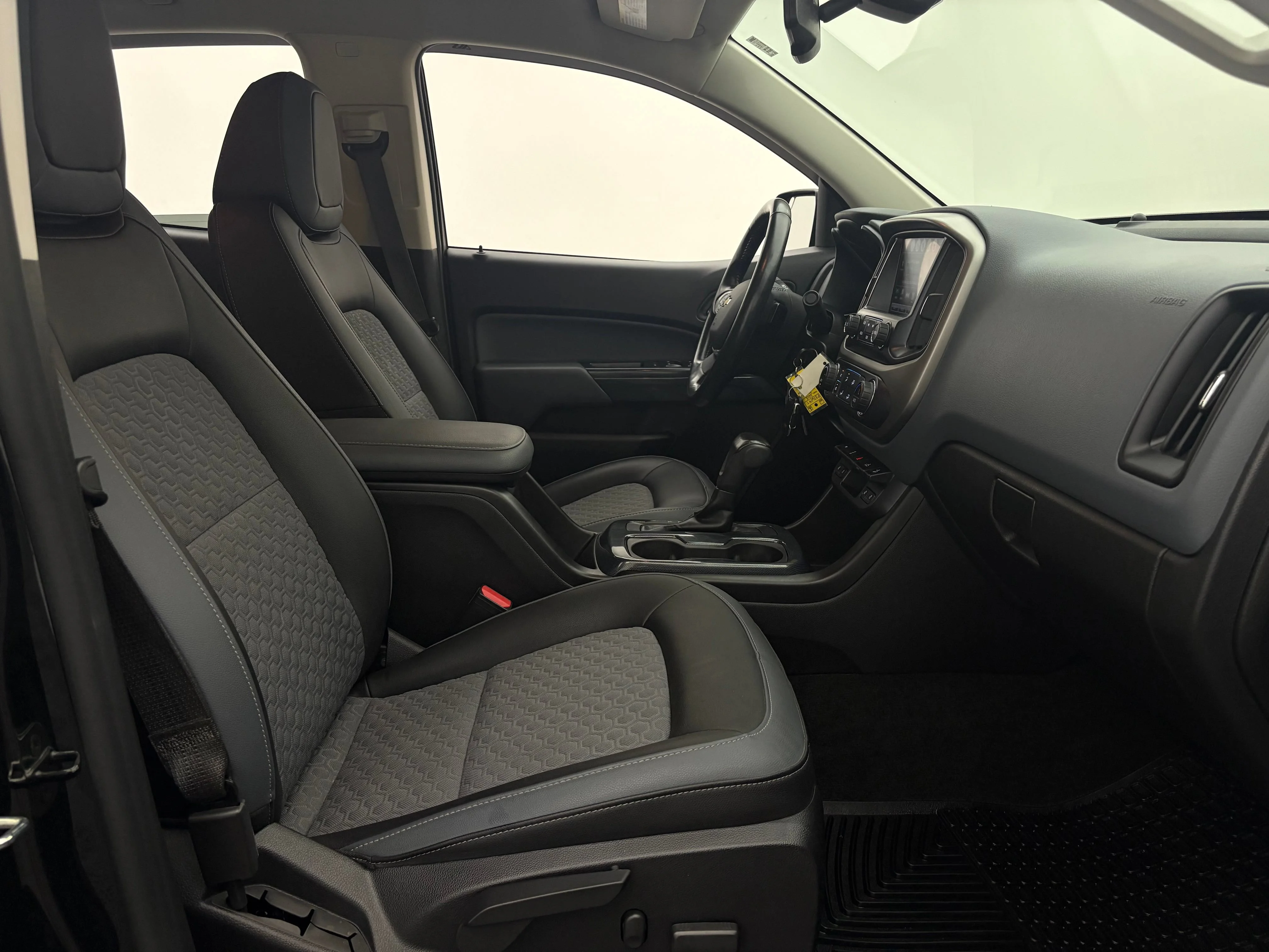 Used 2018 BLACK Chevrolet 4WD Z71 image 32
