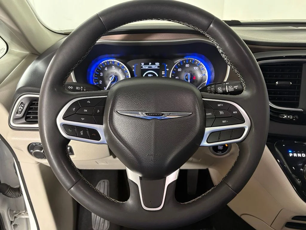 Used 2023 White Chrysler LX image 23