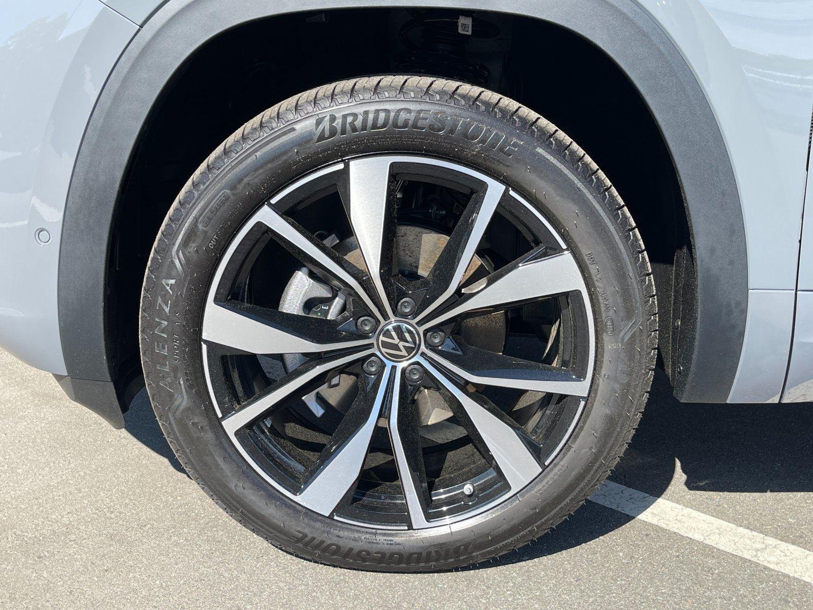 New 2026 Pure Gray Volkswagen 2.0T SEL Premium R-Line image 10