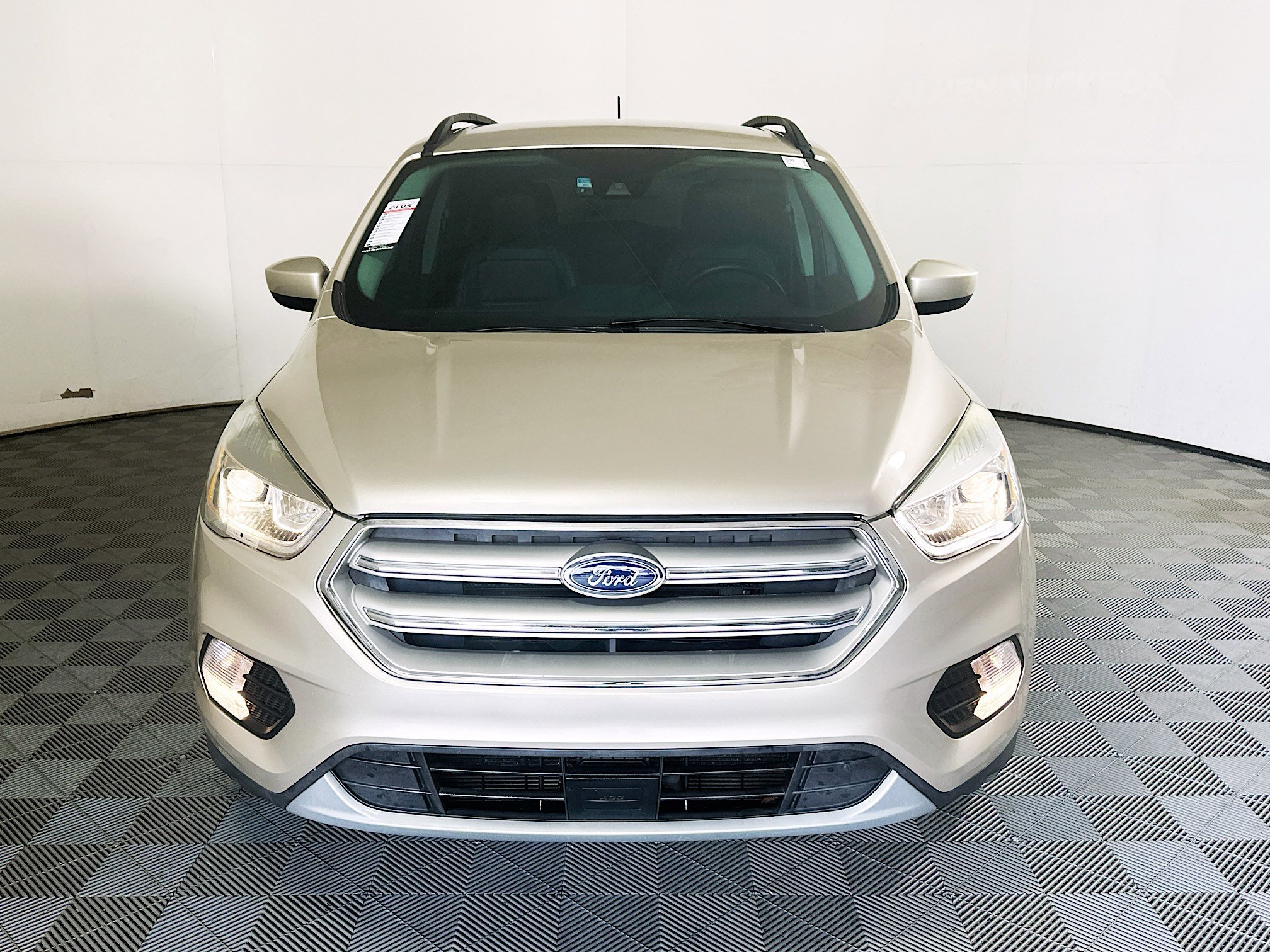Used 2018 White Gold Metallic Ford SEL image 8