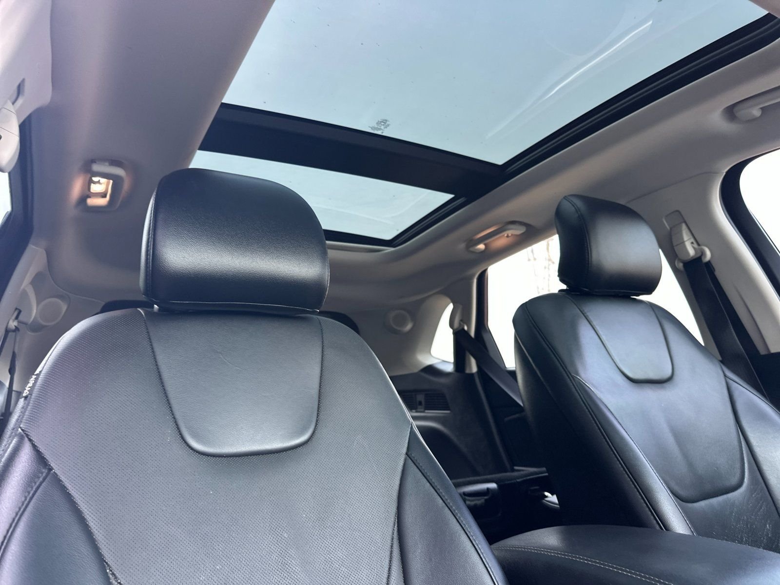 Used 2016 White Platinum Clearcoat Metallic Ford Titanium image 16