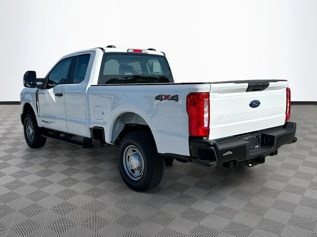 New 2026 Oxford White Ford XL image 4
