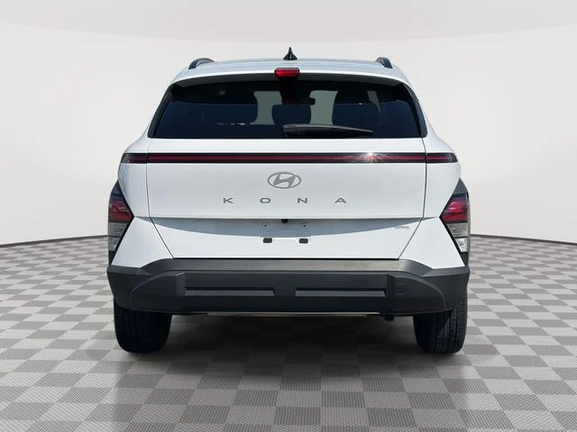Used 2025 White Hyundai SEL image 6