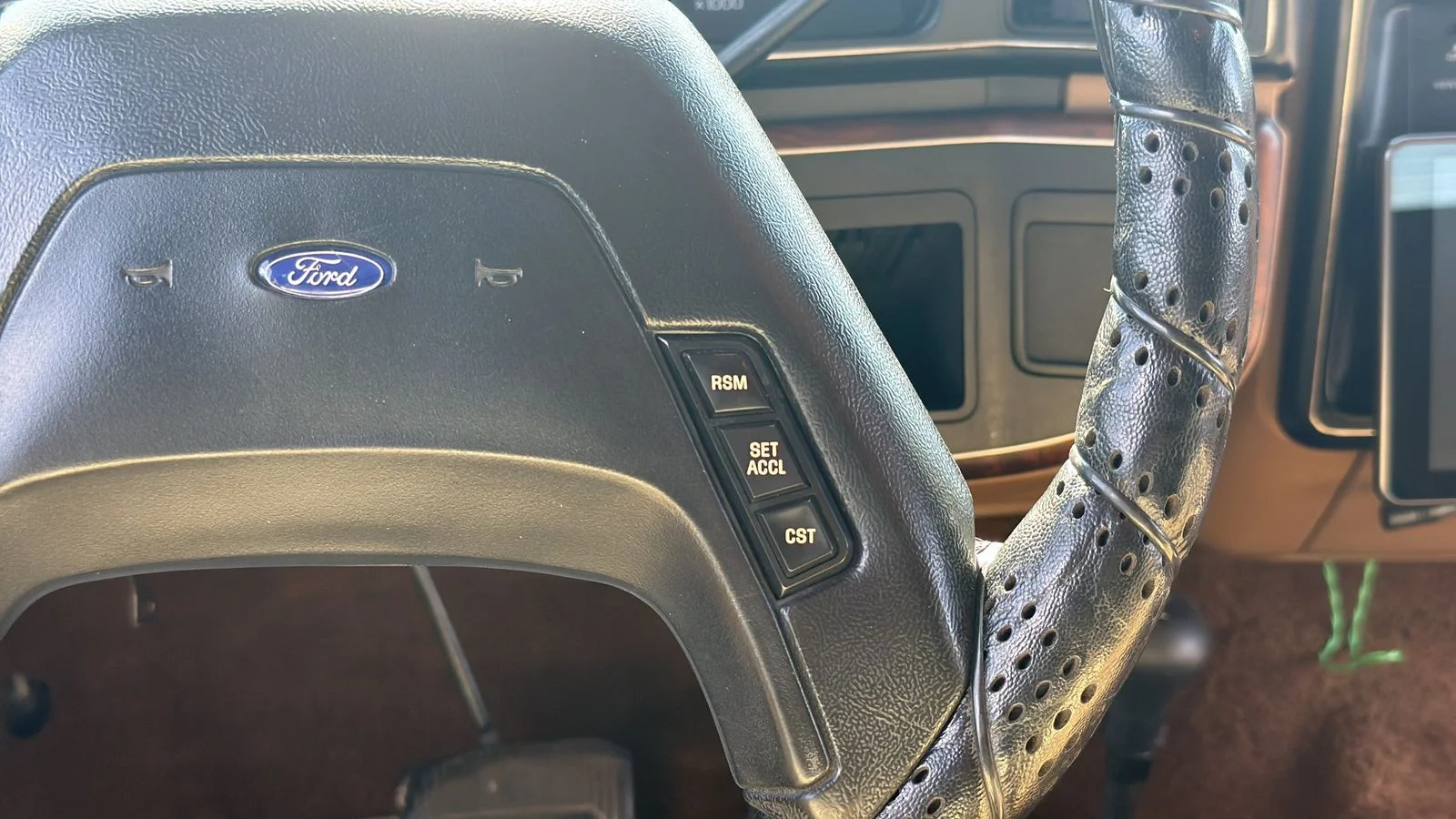 Used 1988  Ford XLT image 67