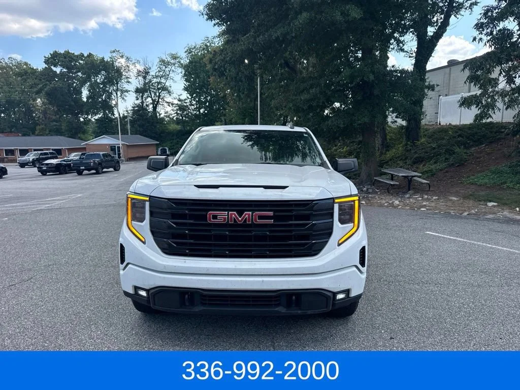 Used 2022 SUMMIT WHITE GMC Elevation image 9