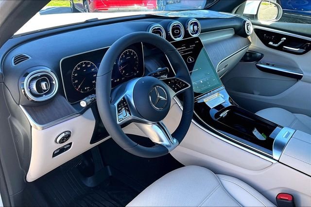 New 2026 MANUFAKTUR Moonlight White Metallic Mercedes-Benz GLC 300 image 5