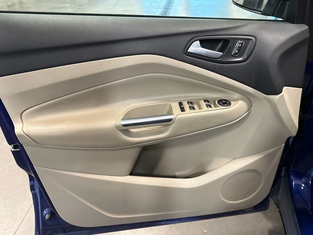 Used 2016 Blue Ford SE image 7
