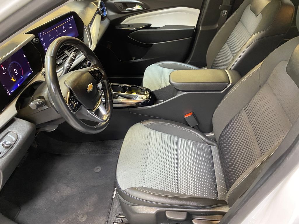 Used 2025 White Chevrolet LT image 19