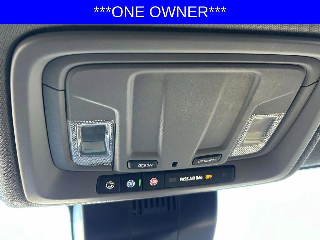 Used 2025 Sterling Gray Metallic Chevrolet LT (2FL) image 22