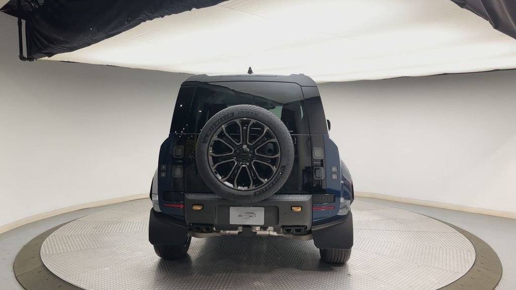New 2026 Sargasso Blue Land Rover OCTA image 3