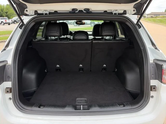 Used 2024 White Jeep Latitude image 38