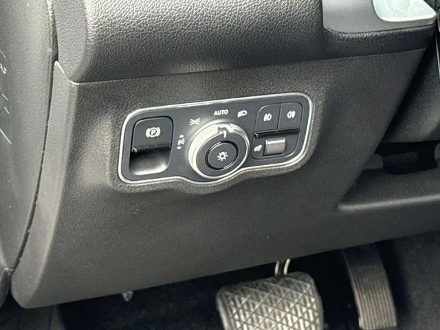 Used 2022  Mercedes-Benz GLB 250 image 28