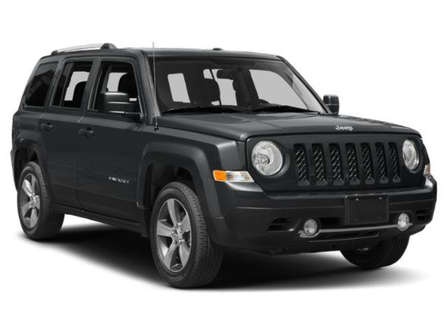 Used 2015 Bright White Clearcoat Jeep Latitude image 9