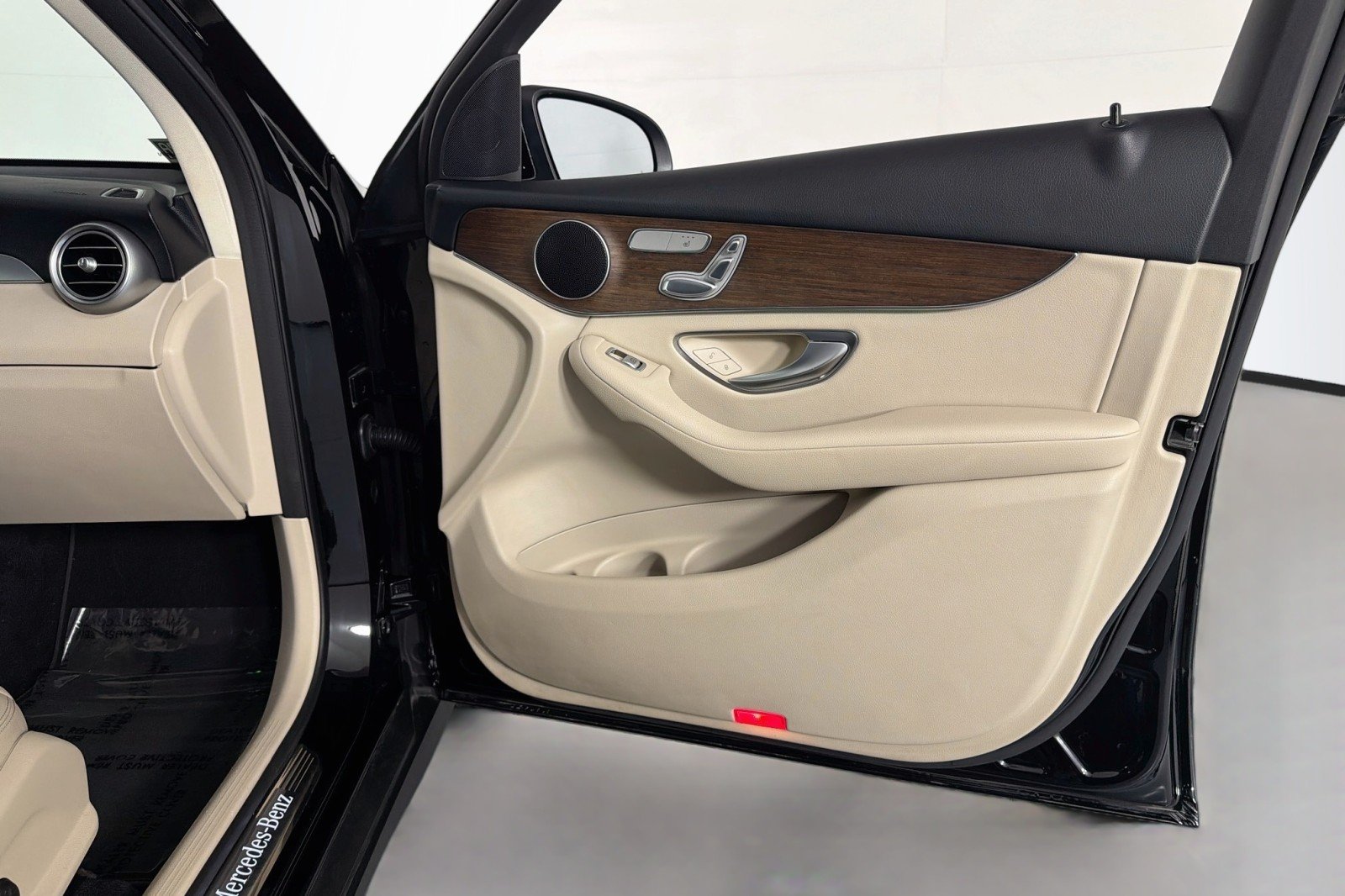 Used 2022 Black Mercedes-Benz 300 image 22