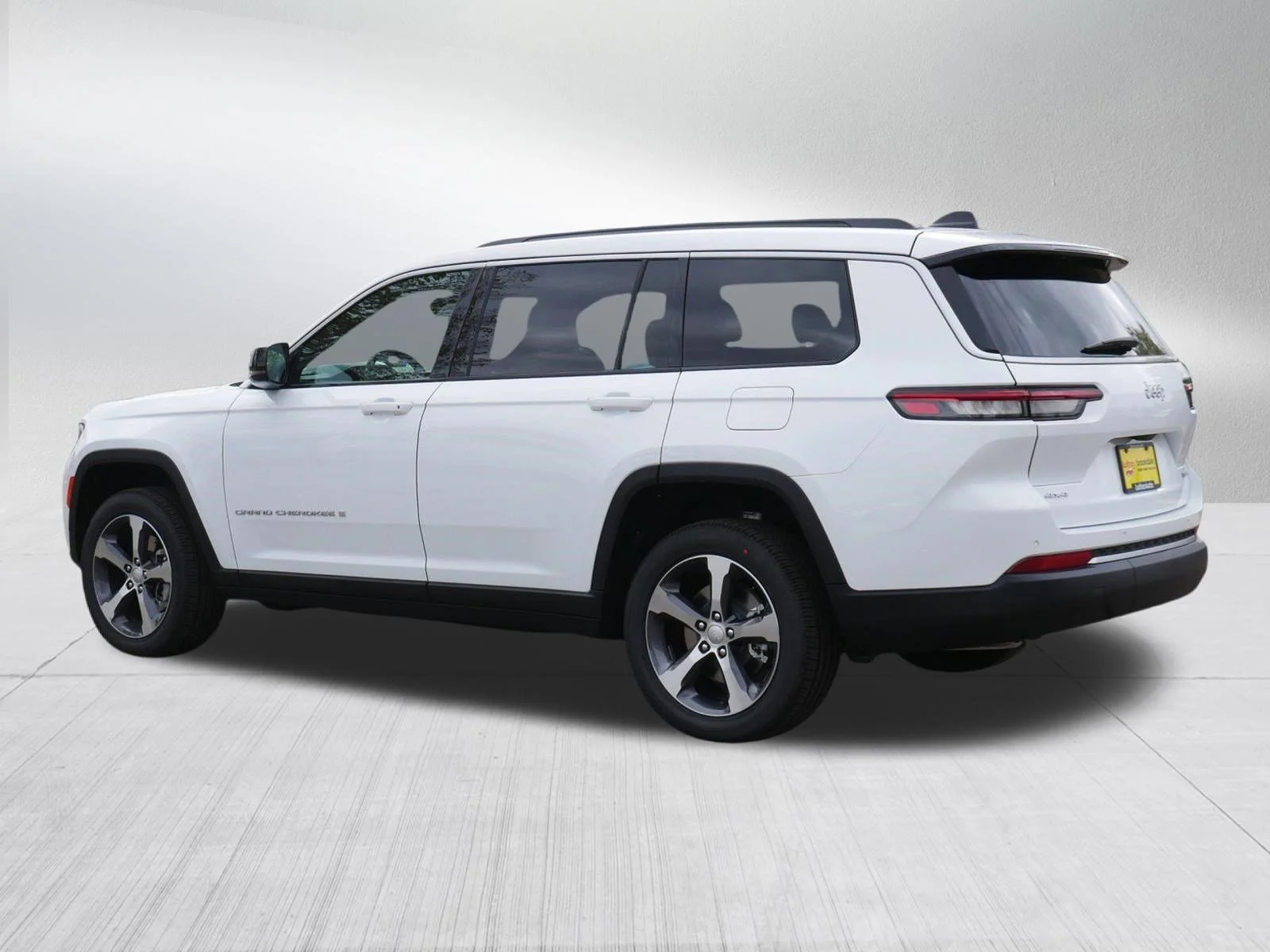 New 2026 Bright White Clear-Coat Exterior Paint Jeep Limited image 5