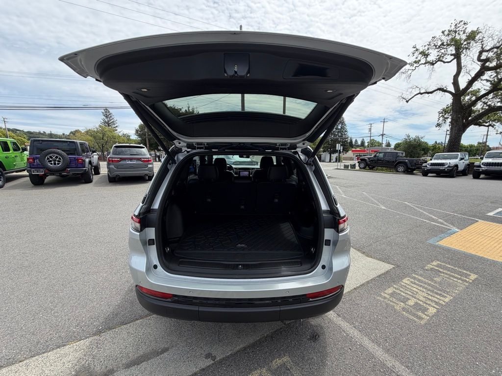 Used 2025 Silver Jeep Altitude X image 26