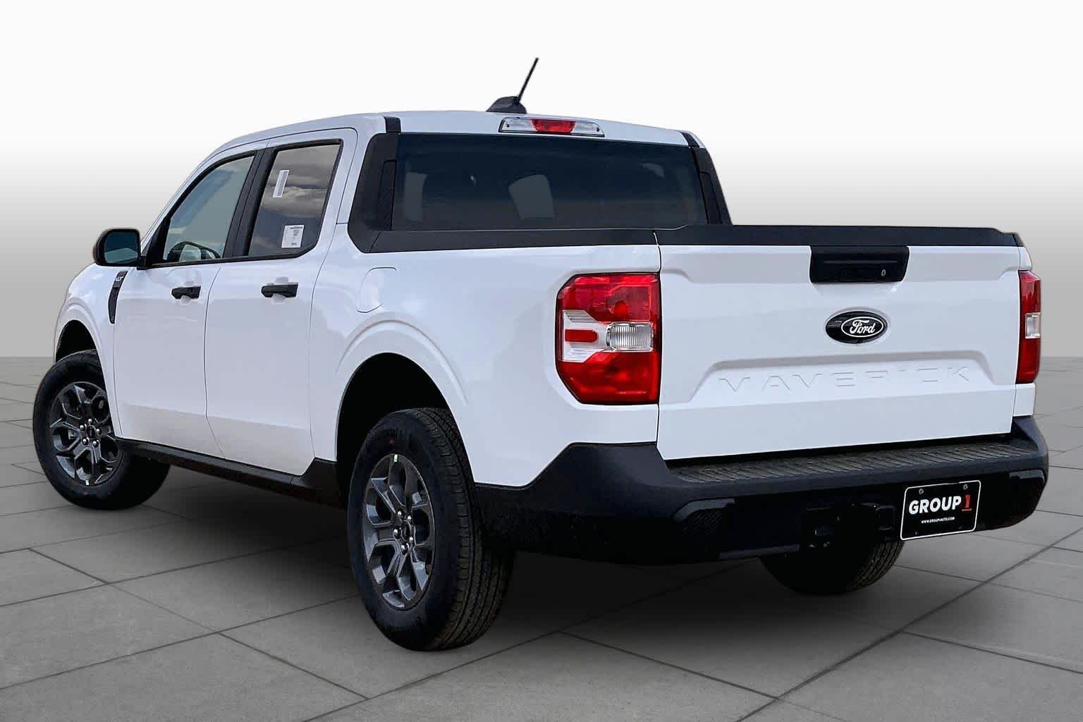 New 2026 Oxford White Ford XLT image 12