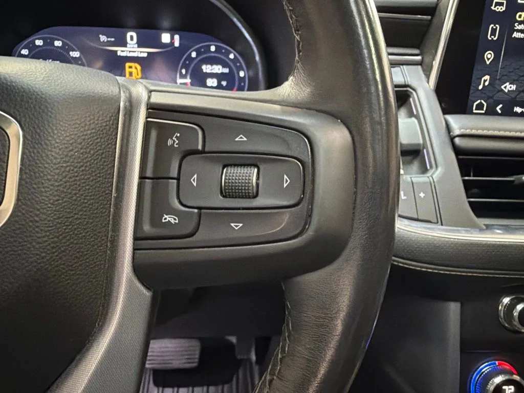 Used 2023 White Frost Tricoat GMC SLT image 19
