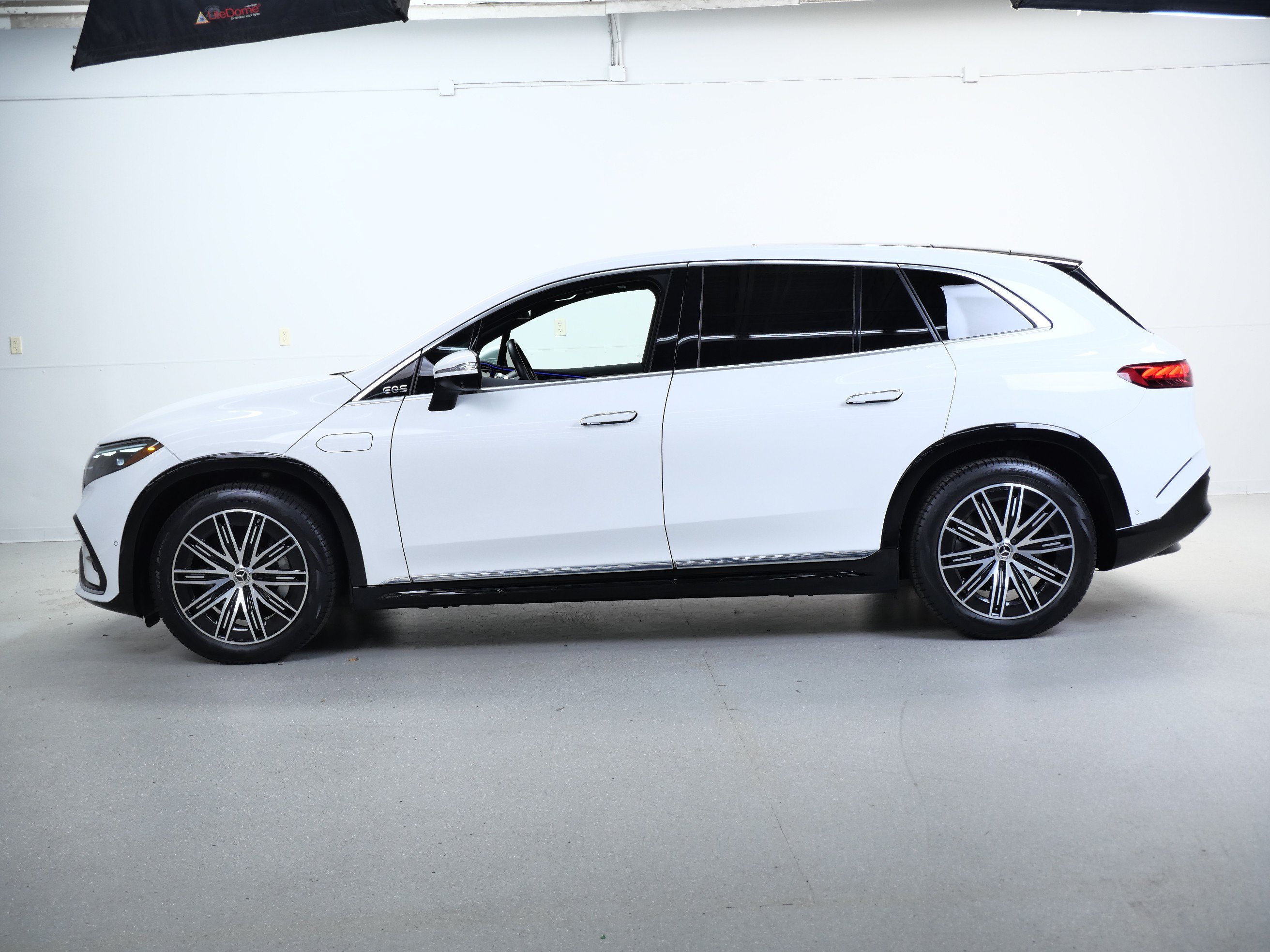 Certified Used 2023 Polar White Mercedes-Benz EQS 580 image 9