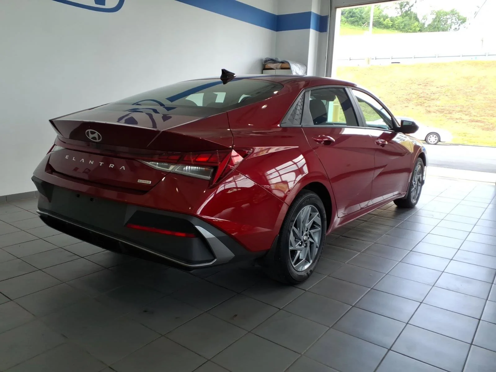Used 2025 Ultimate Red Hyundai Blue image 5