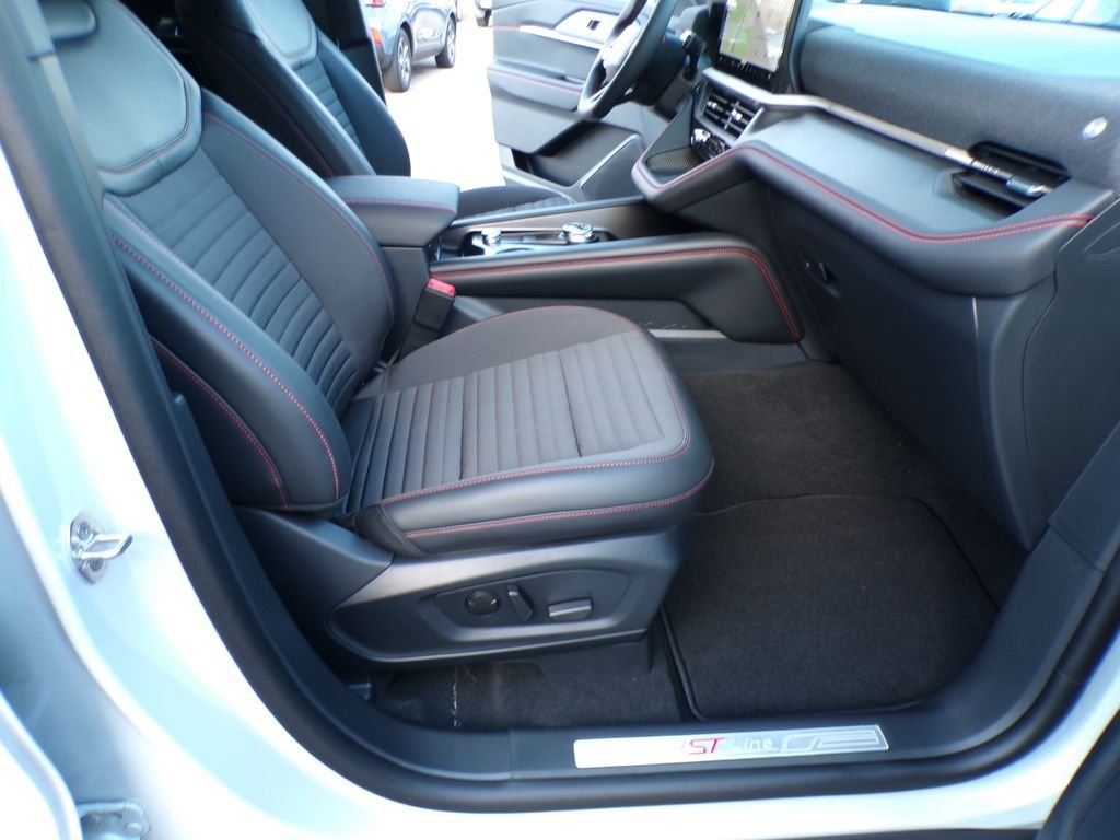 New 2026 Space White Metallic Ford ST-Line image 29