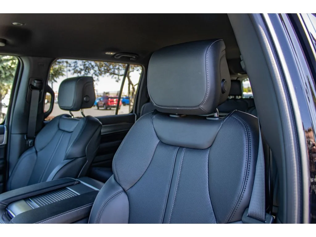 New 2026 HIGH GLOSS BLACK Jeep Limited Altitude image 40