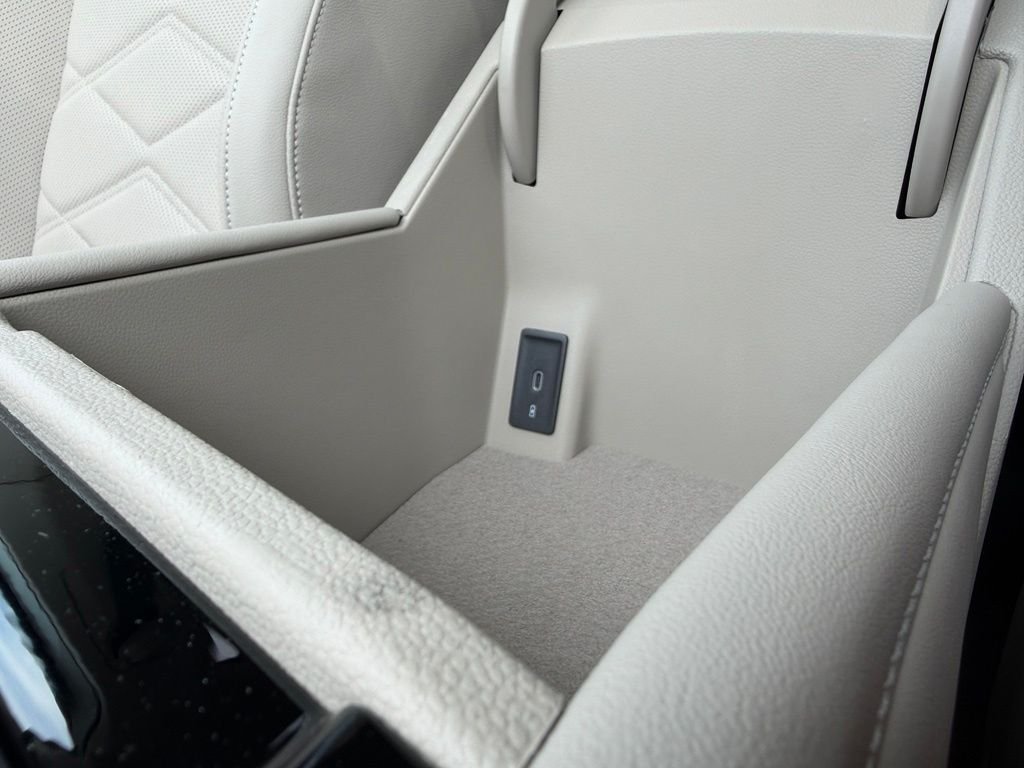 New 2026 Opal White Pearl Volkswagen 2.0T SE W/TECHNOLOGY image 24