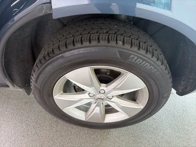 Used 2022 Blue Volvo Momentum image 8