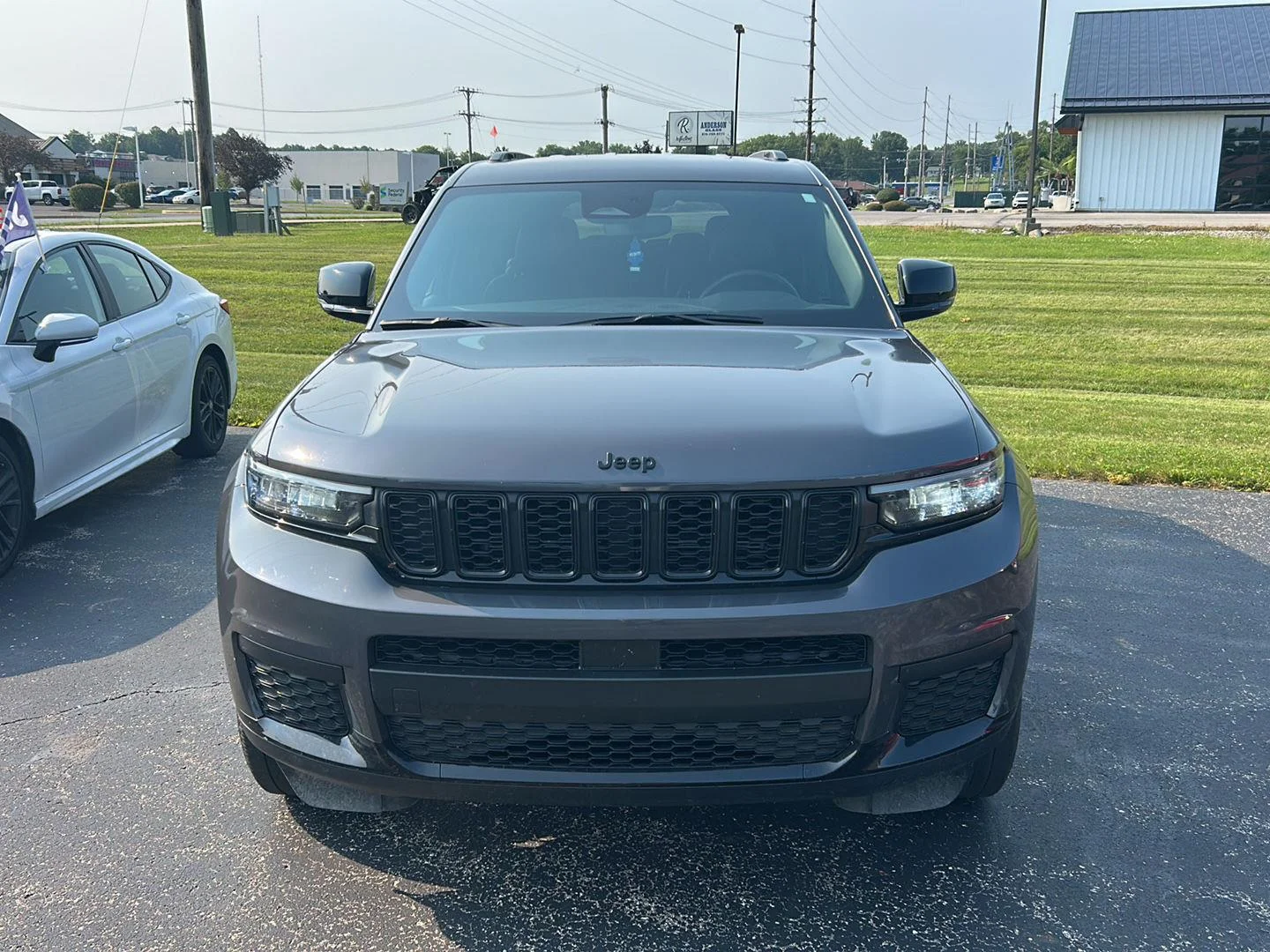 Used 2023 Metallic Jeep Altitude image 2