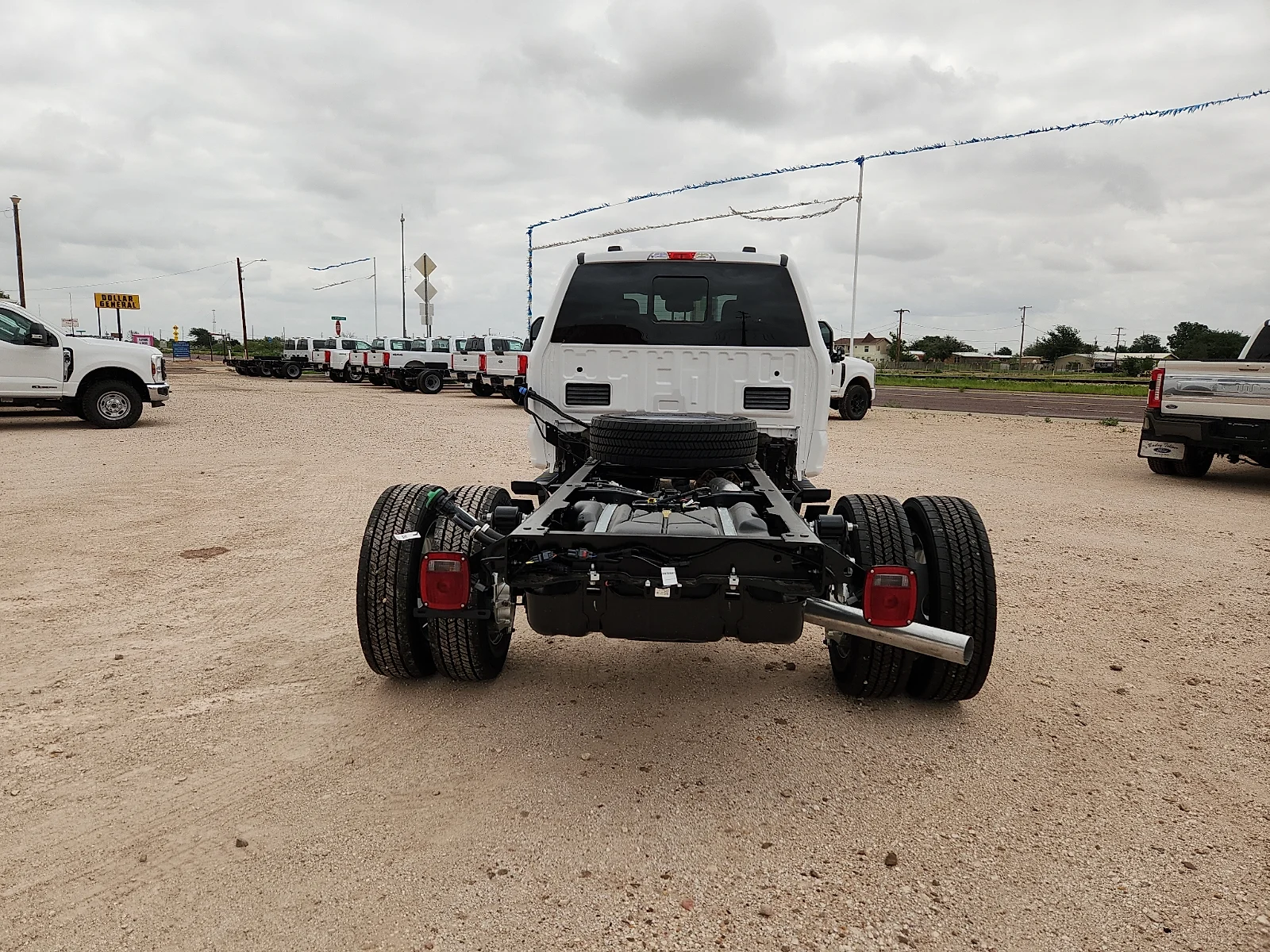 New 2026 Oxford White Ford XL image 6
