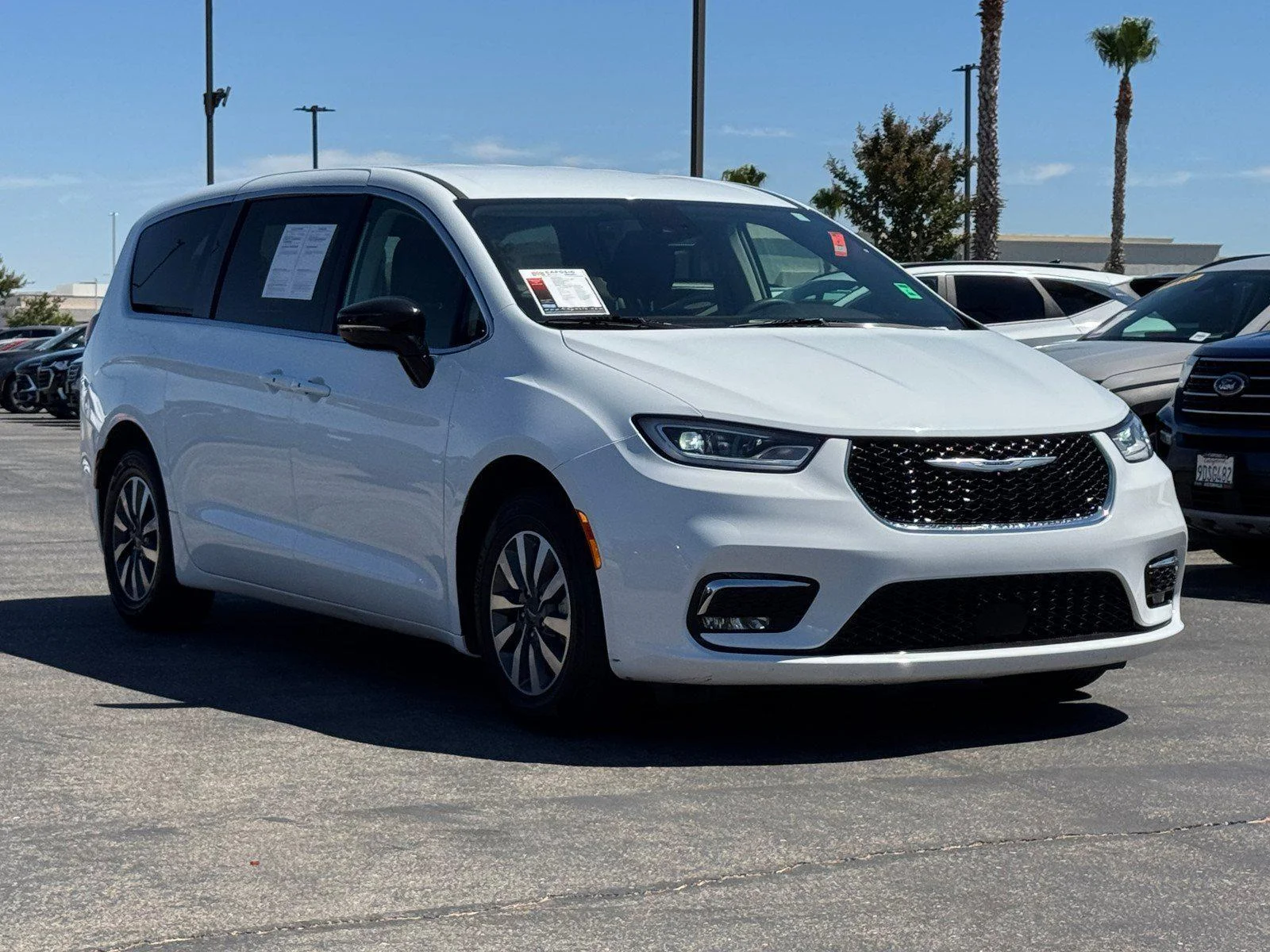 Used 2024 Bright White Clea Chrysler Hybrid Select image 1
