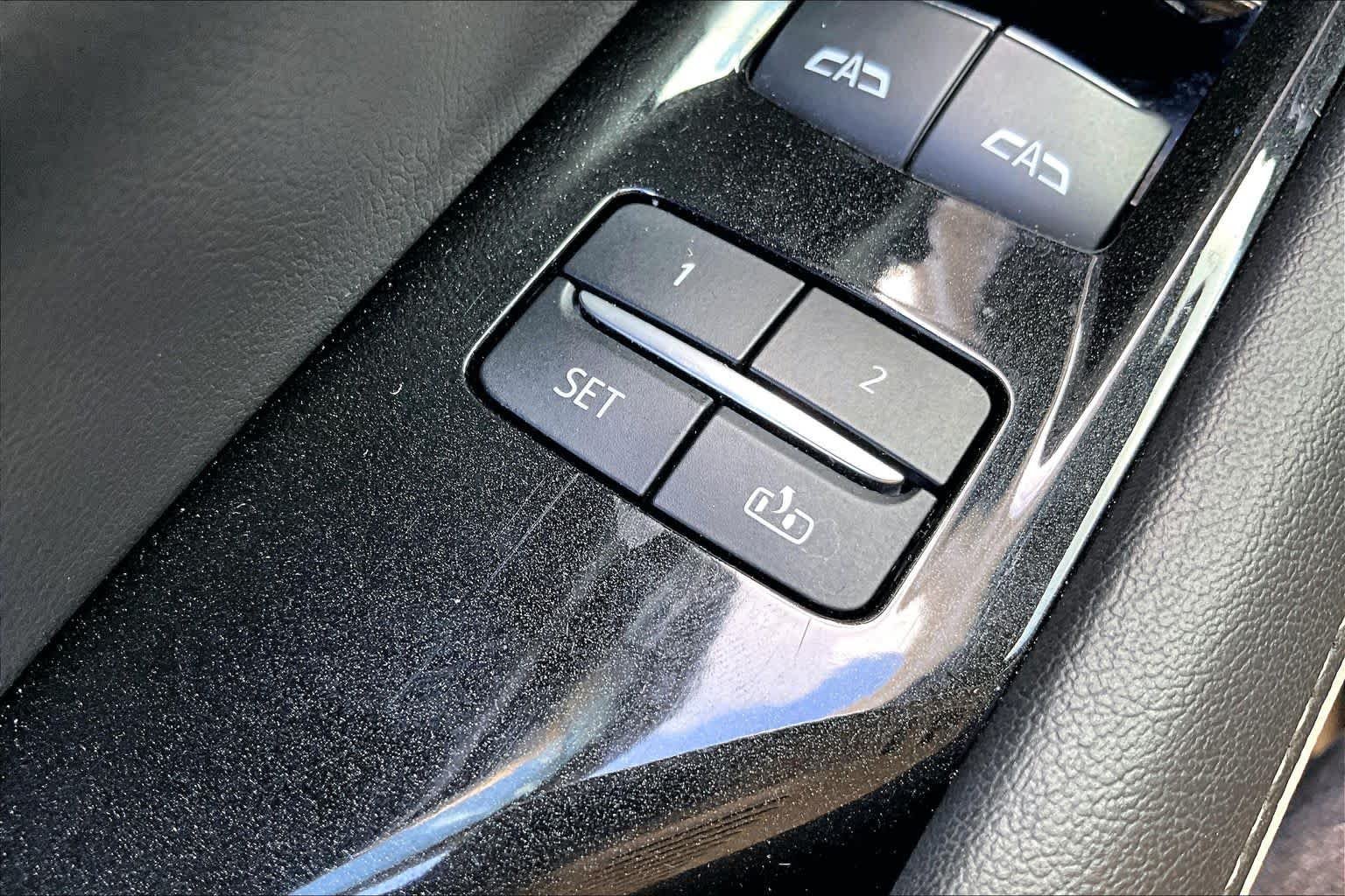 Used 2021 Crystal White Tricoat Cadillac Sport image 32