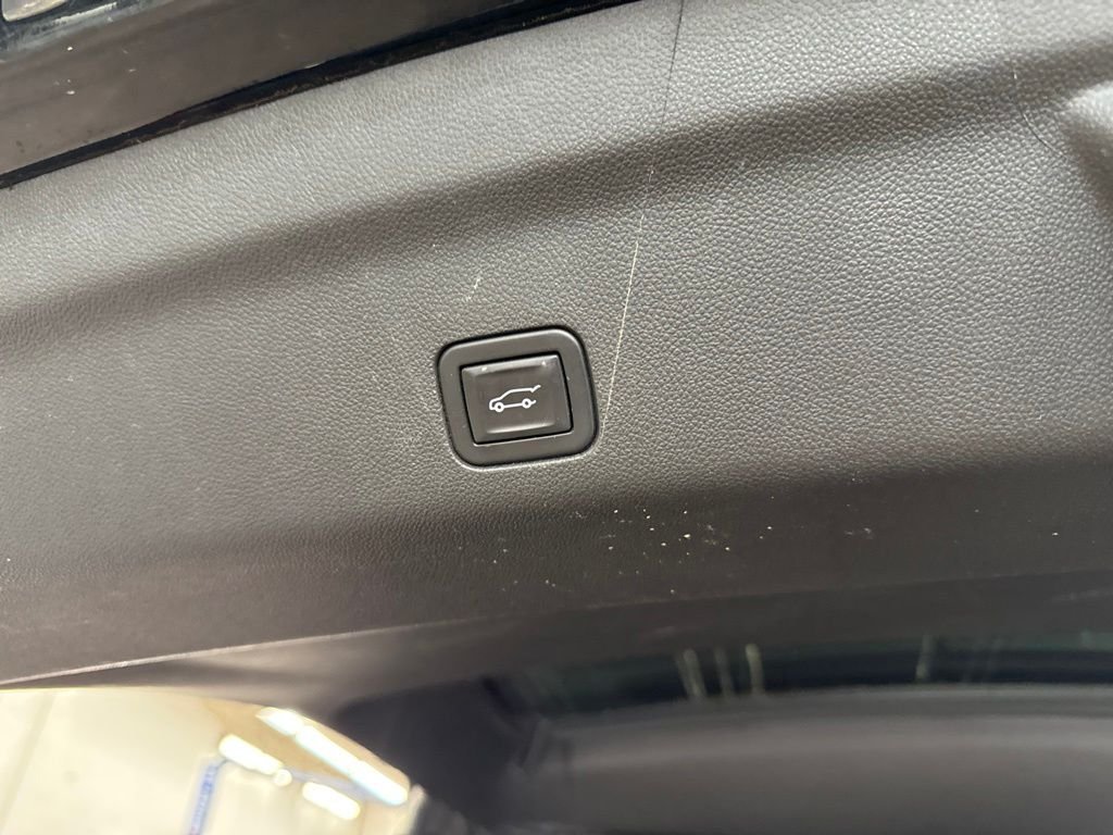 Used 2022 Black GMC SLT image 16