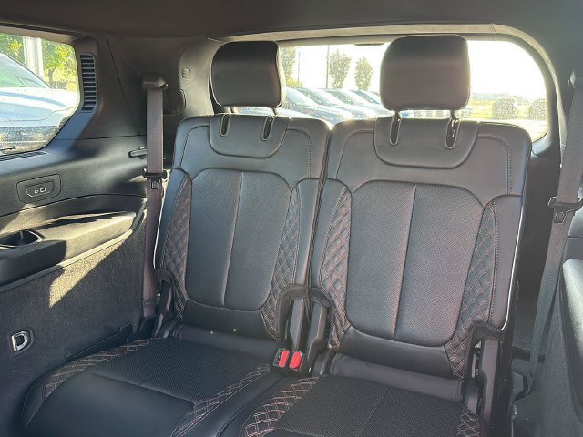 Used 2025  Jeep Summit image 37