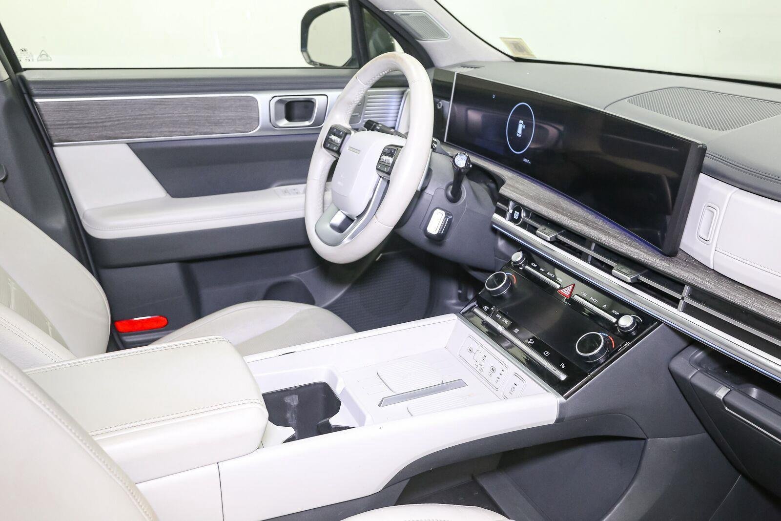 Used 2024 Rockwood Green Hyundai Limited image 20