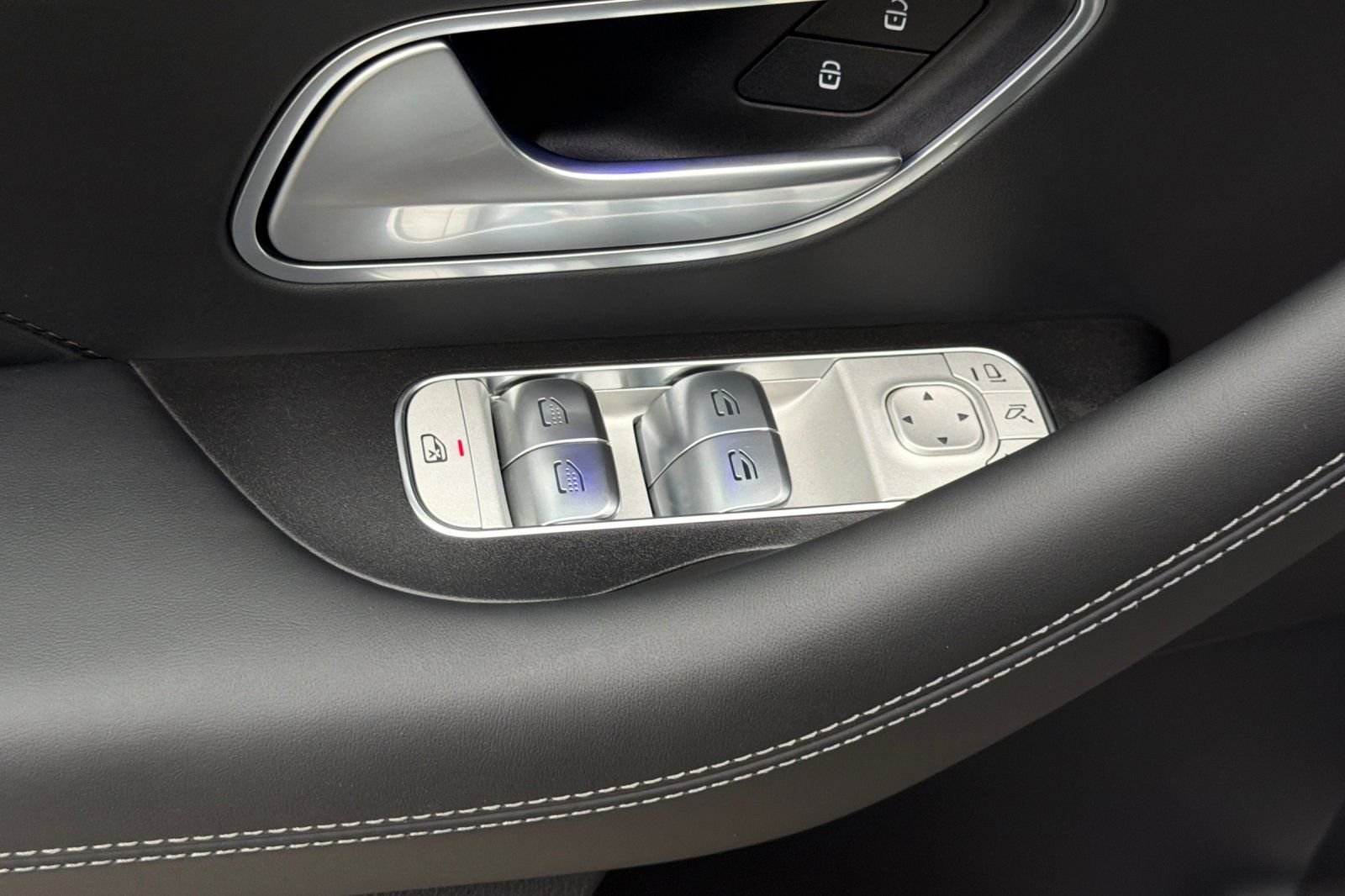 New 2026 MANUFAKTUR Alpine Grey Mercedes-Benz GLS 63 AMG® image 26