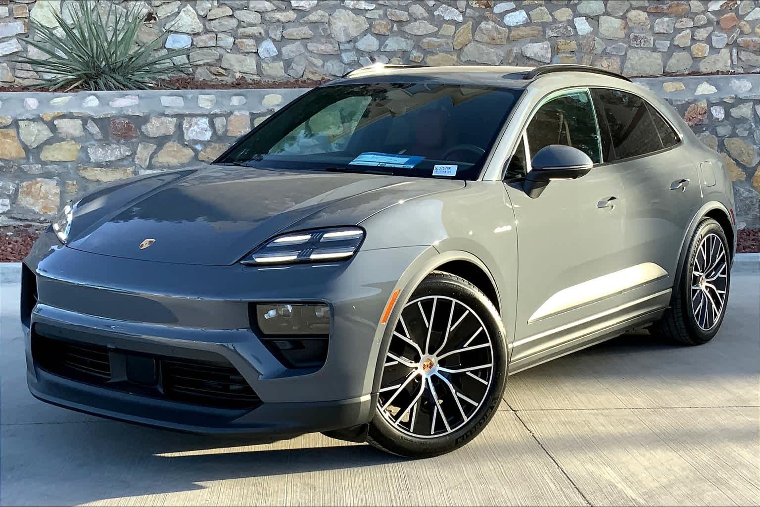 2025 Porsche Macan Macan Electric's photo