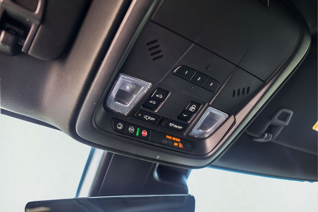 Used 2022  Cadillac Premium Luxury image 25
