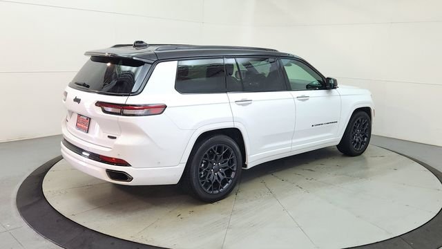 Used 2025 White Jeep Summit image 10